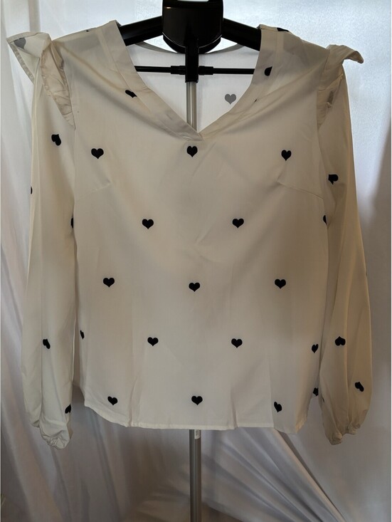 Tops - WHITE WITH BLACK HEART PRINT PATTERN Size LG